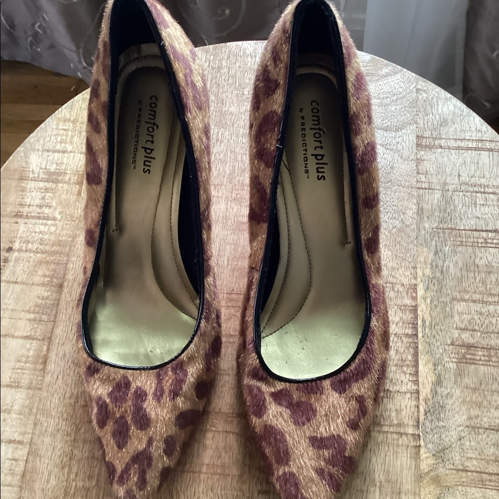 Leopard pumps Size 8